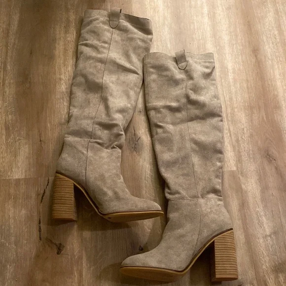 Knee high boots - Picture 1 of 5